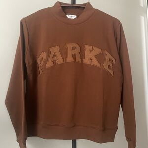 ParkeSweatshirt | Casual Campus Style | Cozy and Trendy
